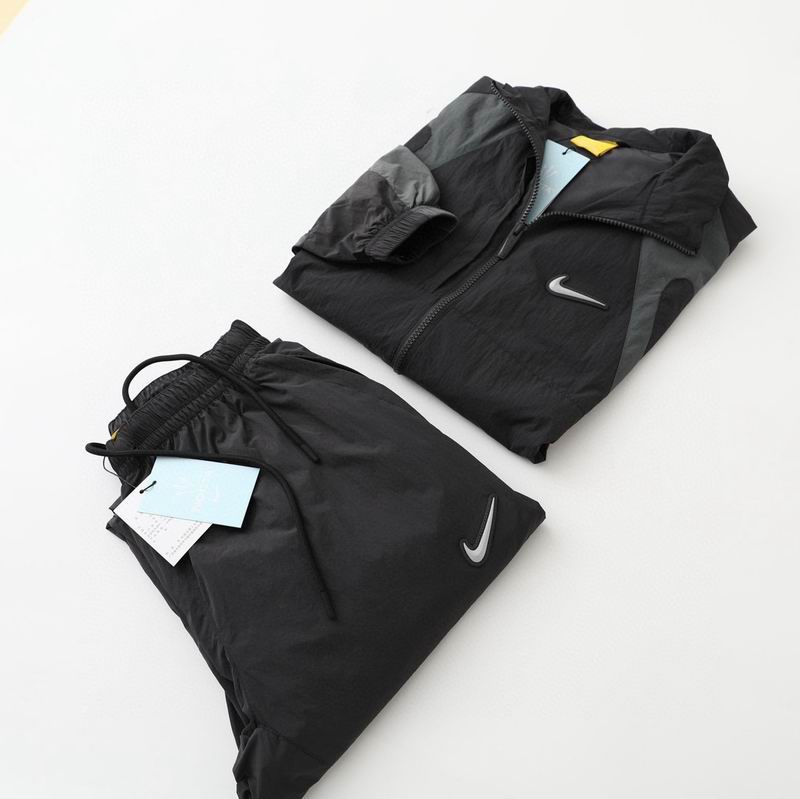 Nike Tracksuit – Sporty Comfort, Modern Style, All-Day Performance